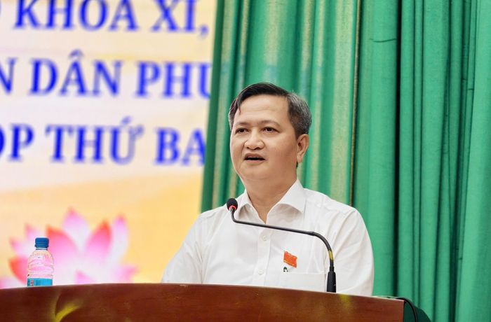 Bí thư Đảng ủy, Chủ tịch HĐND phường Phú Lợi giải đáp thắc mắc của cử tri