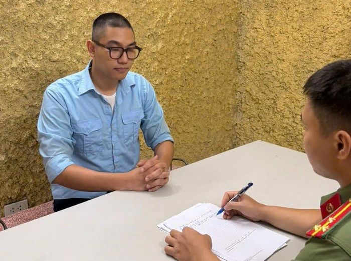 Bị can Trần Việt Anh tại cơ quan điều tra. Ảnh: CÔNG AN HÀ NỘI 