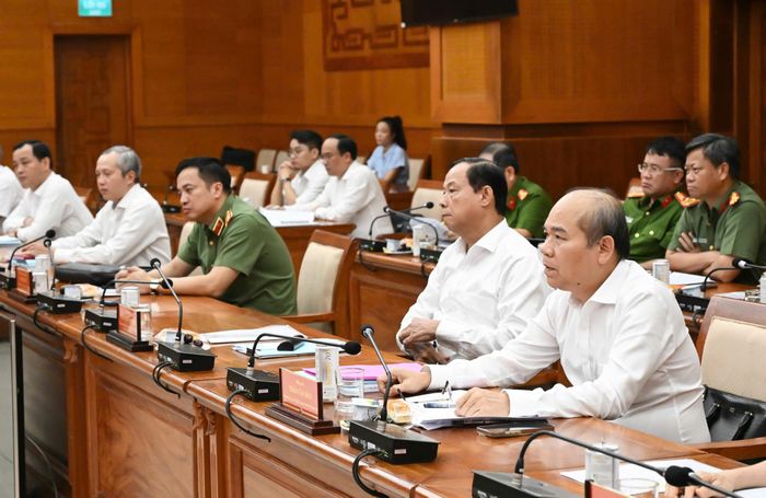  Lãnh đạo HĐND TPHCM, UBND TPHCM cùng lãnh đạo các cơ quan tố tụng TPHCM dự phiên họp. Ảnh: VIỆT DŨNG 