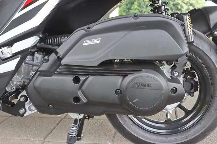 Đây cũng là khối động cơ đang được Yamaha trang bị trên nhiều mẫu xe tay ga và xe thể thao của hãng. Bên cạnh đó, động cơ còn tích hợp công nghệ Smart Motor Generator (SMG), giúp quá trình khởi động diễn ra êm ái và gần như không phát ra tiếng ồn.
