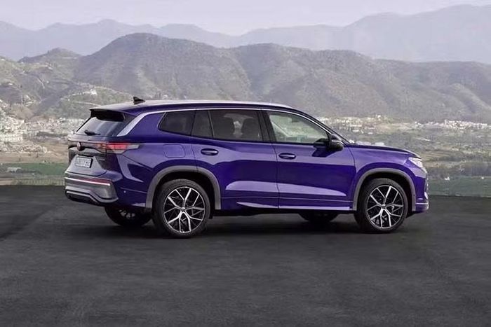 Mẫu xe này vốn được phát triển để thay thế Volkswagen Tiguan Allspace từng được bán ở nhiều thị trường, bao gồm cả Việt Nam. Tương tự đàn anh Tiguan Allspace, Volkswagen Tayron có tùy chọn nội thất 7 chỗ ngồi. Điều này giúp Volkswagen tiếp tục khai thác phân khúc SUV gia đình mà thị trường Malaysia hiện chưa có nhiều lựa chọn.