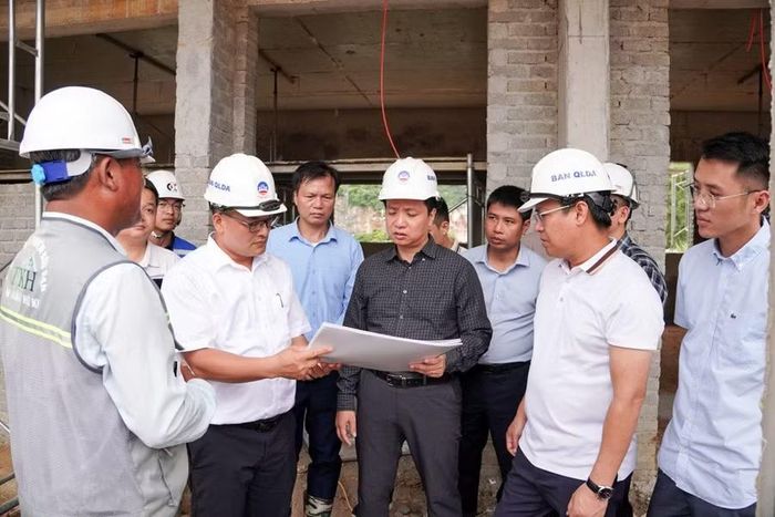 Chủ tịch UBND tỉnh Cao Bằng Lê Hải Hòa kiểm tra tiến độ Dự án Trường Phổ thông nội trú Tiểu học và THCS xã Phục Hòa. Ảnh: BCB