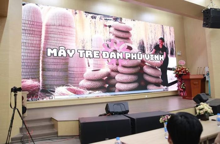 Re: Craft yêu cầu sinh viên đến trực tiếp làng nghề, gặp gỡ nghệ nhân, quan sát quy trình sản xuất và lắng nghe chuyện nghề.