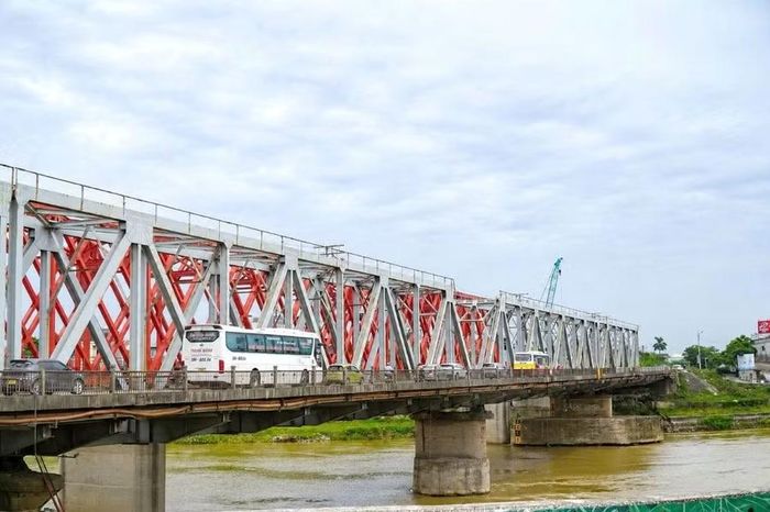 Cũng theo kế hoạch, sau khi cầu Đuống mới thông xe, Hà Nội dự kiến sẽ tháo dỡ cây cầu Đuống cũ đã tồn tại hơn 120 năm qua.