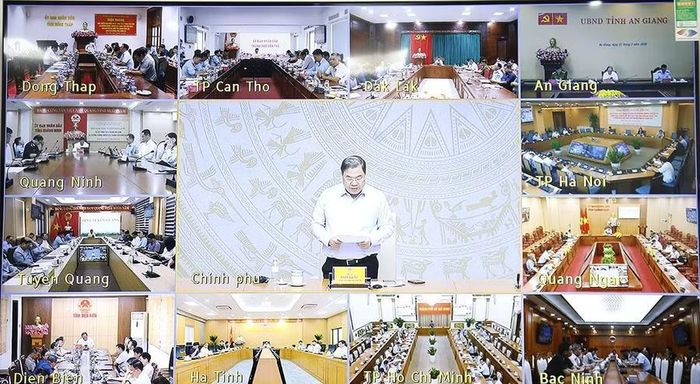 Hội nghị được kết nối trực tuyến từ điểm cầu Chính phủ tới 34 tỉnh, thành phố trên cả nước (ảnh Huyền Trang).