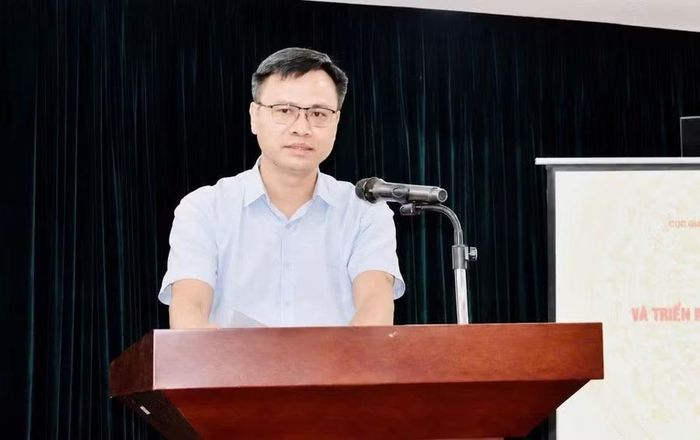 Ông Trần Thanh Đạm trao đổi thông tin tại hội nghị.
