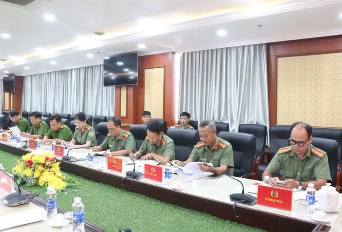 Các đại biểu tham dự buổi làm việc.
