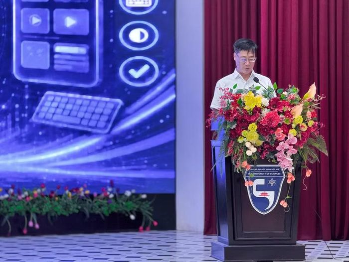TS Bùi Quang Vũ, Phó Hiệu trưởng Trường ĐH Khoa học Huế phát biểu tại lễ tổng kết và trao giải.