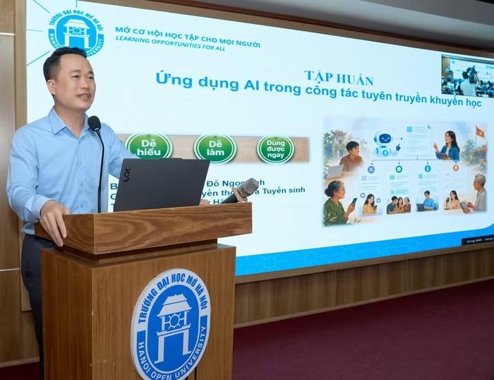 ThS Đỗ Ngọc Anh - Giám đốc Trung tâm Truyền thông và Tuyển sinh, Trường ĐH Mở Hà nội trình bày nội dung tập huấn Ứng dụng AI trong công tác tuyên truyền khuyến học.
