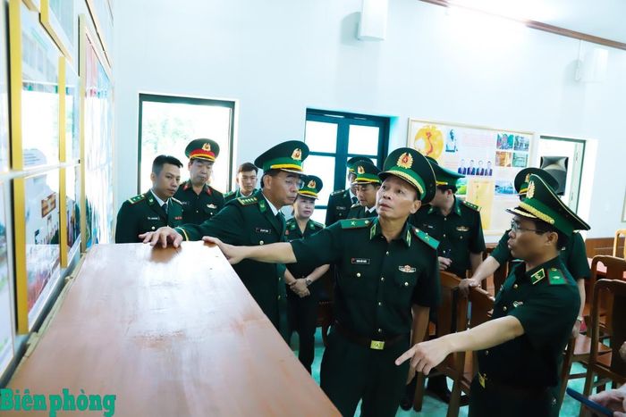 Đoàn công tác kiểm tra công trình Trường mầm non Thanh Hà, tỉnh Nghệ An. Ảnh: Ngọc Lâm
