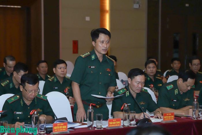 Đại tá Trần Nam Trung phát biểu tại buổi làm việc. Ảnh: Ngọc Lâm