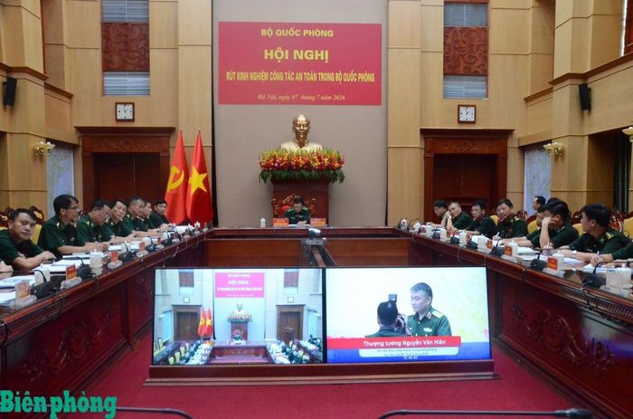 Thiếu tướng Nguyễn Văn Thiện chủ trì tại điểm cầu Bộ Tư lệnh Bộ đội Biên phòng. Ảnh: Duy Khiêm