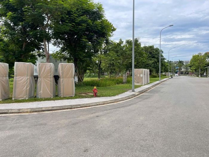 Việc tự ý cho thuê mặt bằng để lắp đặt trạm sạc xe điện khi chưa điều chỉnh quy hoạch được cơ quan chức năng xác định là hành vi tự ý thay đổi nội dung dự án đã được phê duyệt.
