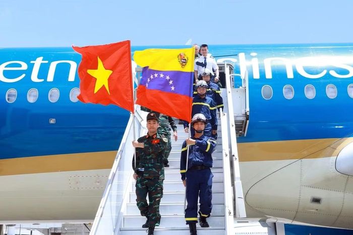 Chuyến bay hạ cánh an toàn xuống sân bay Arturo Michelena, Venezuela. Ảnh: Bộ Công an.