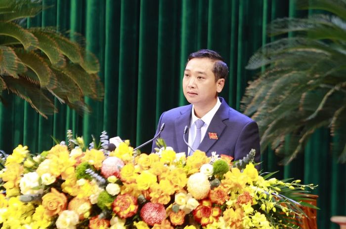 Đồng chí Nguyễn Việt Oanh, Phó Bí thư Tỉnh ủy, Chủ tịch HĐND tỉnh Bắc Ninh phát biểu tại kỳ họp HĐND tỉnh.