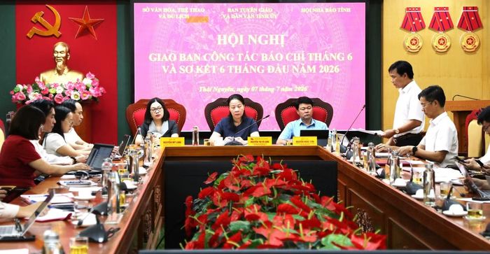 Toàn cảnh hội nghị sáng 7/7
