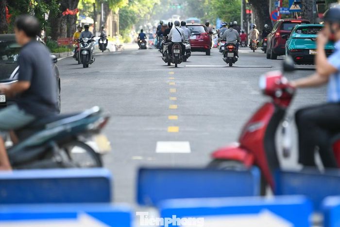 Người dân kỳ vọng các hạng mục còn dang dở sẽ sớm được hoàn thiện, hệ thống hố ga được điều chỉnh đồng mức để bảo đảm an toàn giao thông, đồng thời phát huy hiệu quả của dự án trong mùa mưa sắp tới.