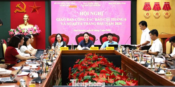 Toàn cảnh hội nghị sáng 7/7
