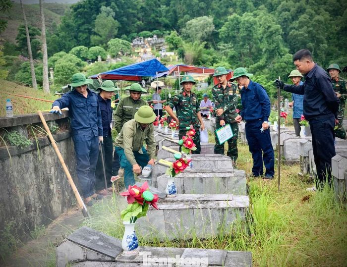 Công tác thu nhận mẫu hài cốt tại Nghĩa trang Liệt sĩ Nầm đang được triển khai trong khuôn khổ Chiến dịch 500 ngày đêm.