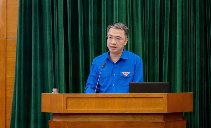 Anh Nguyễn Tường Lâm phát biểu tại hội nghị.