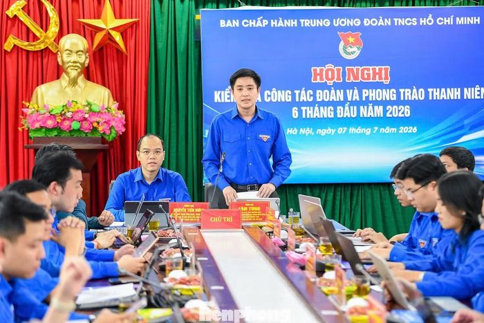 Anh Lâm Tùng - Trưởng đoàn công tác T.Ư Đoàn phát biểu tại chương trình. Ảnh: D.T