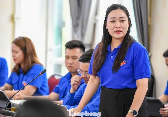 Chị Hứa Thanh Hoa phát biểu ý kiến tại chương trình. Ảnh: D.T