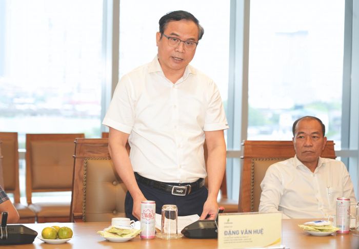 Đồng chí Đặng Văn Huệ - Ủy viên Ban Thường vụ Đảng ủy, Chủ tịch Công đoàn Bộ máy QL&amp;ĐH Petrovietnam phát biểu tại buổi lễ.