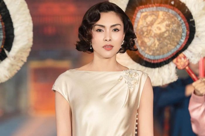 Tăng Thanh Hà xuất hiện với tạo hình Nam Phương hoàng hậu tại sự kiện công bố dàn diễn viên.