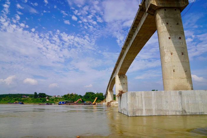 Kết cấu trụ cầu Sông Lô vẫn đảm bảo an toàn sau khi bị tàu hàng va trúng. Ảnh: Công an Phú Thọ