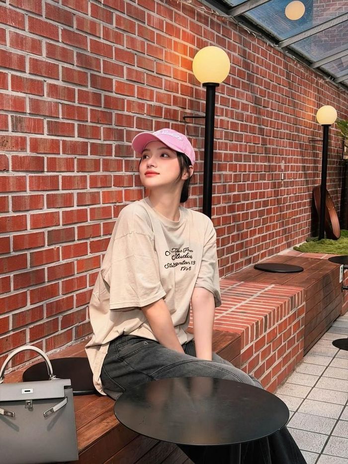 Hoa hậu Hương Giang xinh đẹp trong chuyến du lịch tại Seoul, Hàn Quốc.