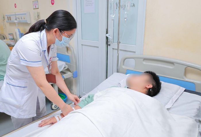 Sau quá trình điều trị tích cực, tình trạng lâm sàng của bệnh nhân đã cải thiện rõ rệt, các chỉ số xét nghiệm dần trở về bình thường.