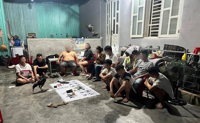 Hiện trường vụ đánh bạc bằng hình thức lắc tài xỉu. (Ảnh:CA)
