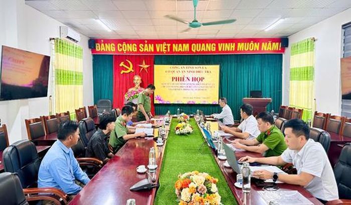 Quang cảnh phiên họp.