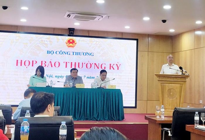 Phát biểu tại họp báo, ông Trần Thanh Hải lý giải việc nhập siêu và khẳng định nhập siêu vẫn trong tầm kiểm soát.