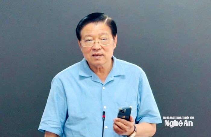 Đồng chí Phan Đình Trạc phát biểu tại cuộc gặp mặt lãnh đạo Báo và phát thanh, truyền hình Nghệ An. Ảnh: Lê Hằng
