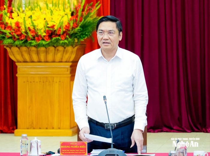 Phó Bí thư Thường trực Tỉnh ủy, Chủ tịch HĐND tỉnh Hoàng Nghĩa Hiếu kết luận phiên họp. Ảnh: Phạm Bằng