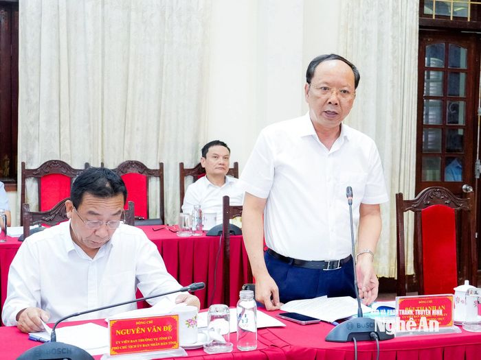 Phó Chủ tịch Thường trực UBND tỉnh Bùi Thanh An phát biểu tại phiên họp. Ảnh: Phạm Bằng
