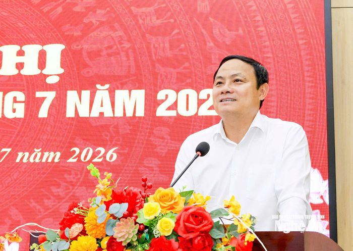 Đồng chí Phạm Ngọc Cảnh - Phó Trưởng Ban Tuyên giáo và Dân vận Tỉnh ủy định hướng tuyên truyền trong tháng 7. Ảnh: Mai Hương