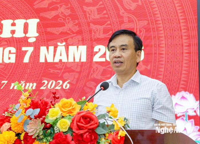 Đồng chí Nguyễn Bá Hảo - Phó Giám đốc Sở Văn hóa, Thể thao và Du lịch báo cáo công tác báo chí tháng 6 năm 2026. Ảnh: Mai Hương