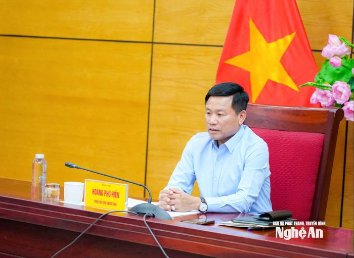 Phó Chủ tịch UBND tỉnh Hoàng Phú Hiền chủ trì tại điểm cầu Nghệ An. Ảnh: TL