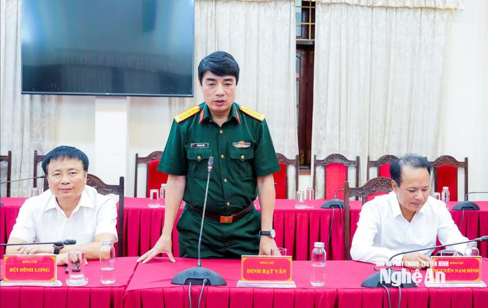 Đồng chí Đinh Bạt Văn - Nguyên Ủy viên Ban Thường vụ Tỉnh ủy, nguyên Chỉ huy trưởng Bộ Chỉ huy Quân sự tỉnh phát biểu tại buổi gặp mặt. Ảnh: Phạm Bằng