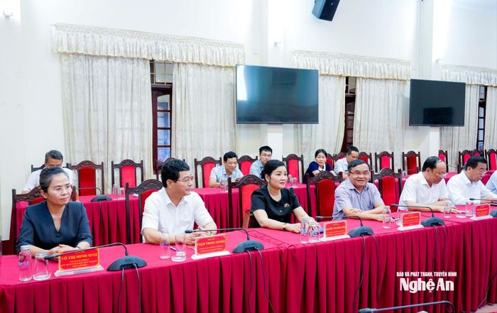 Các đồng chí Thường trực Tỉnh ủy, Ủy viên Ban Thường vụ Tỉnh ủy dự buổi gặp mặt. Ảnh: Phạm Bằng