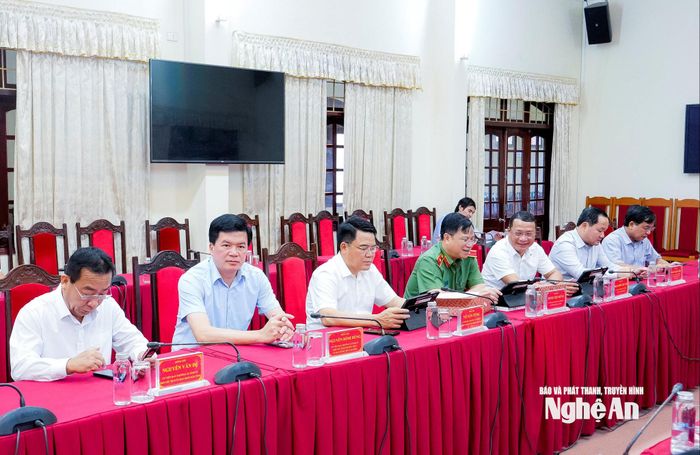 Các đồng chí Ủy viên Ban Thường vụ Tỉnh ủy, lãnh đạo HĐND tỉnh dự buổi gặp mặt. Ảnh: Phạm Bằng