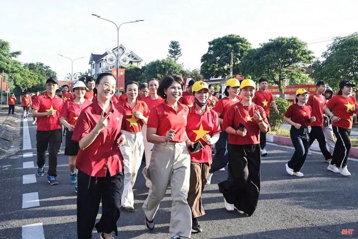 Hội viên phụ nữ các xã, phường tích cực tham gia Lễ mít tinh và giải chạy hưởng ứng Tháng hành động phòng, chống ma túy năm 2026.