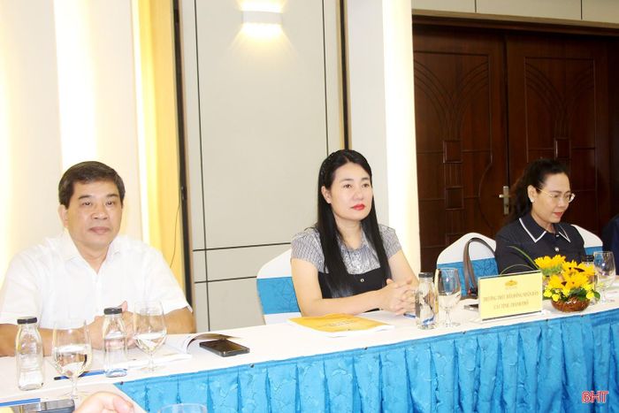 Phó Chủ tịch HĐND tỉnh Nguyễn Thị Việt Hà tham dự hội nghị.
