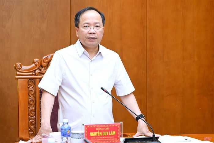 Đồng chí Nguyễn Duy Lâm - Ủy viên Trung ương Đảng, Bí thư Tỉnh ủy, Trưởng đoàn ĐBQH tỉnh, Trưởng ban Chỉ đạo phòng, chống tham nhũng, lãng phí, tiêu cực tỉnh Hà Tĩnh kết luận phiên họp.
