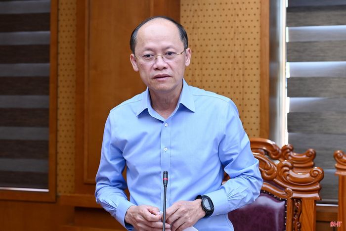 Đồng chí Nguyễn Hồng Lĩnh - Phó Bí thư Thường trực Tỉnh ủy, Chủ tịch HĐND tỉnh, Phó Trưởng ban Chỉ đạo phát biểu tại phiên họp.
