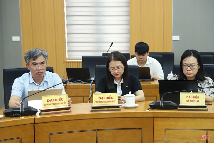 Các đại biểu tham dự hội nghị.