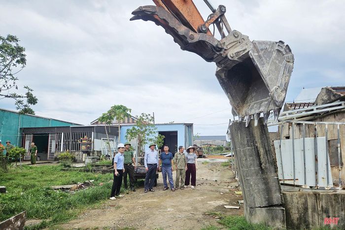 Dự án Đường trục chính trung tâm nối quốc lộ 1 đoạn tránh thị xã Kỳ Anh (cũ) đến cụm cảng nước sâu Vũng Áng - Sơn Dương có 369 hộ có đất, nhà, công trình và vật kiến trúc bị ảnh hưởng.