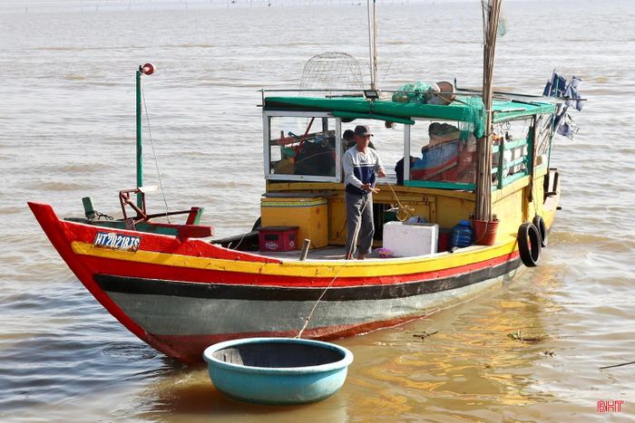 Ngư dân Hà Tĩnh kỳ vọng giá nhiên liệu sẽ ổn định để bà con yên tâm vươn khơi.